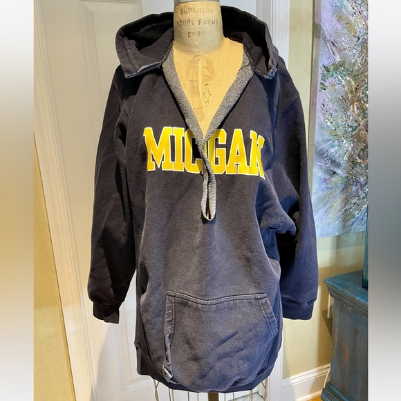 Univerty of MICHIGAN Vtg |Steeve & Barrie’s | Distressed Logo Sweatshirt |Sz:L - Picture 1 of 15